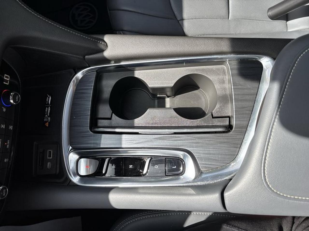 2024 Buick Enclave ST Essence AWD | No Accidents | Pano. Sunroof | Leather Seats Photo