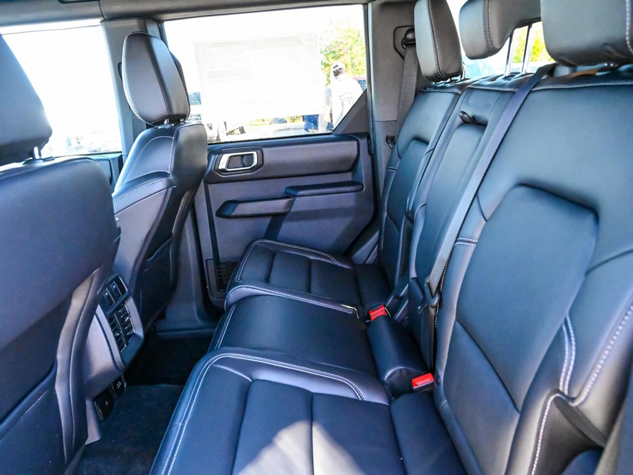 2026 Ford Bronco Outer Banks Photo