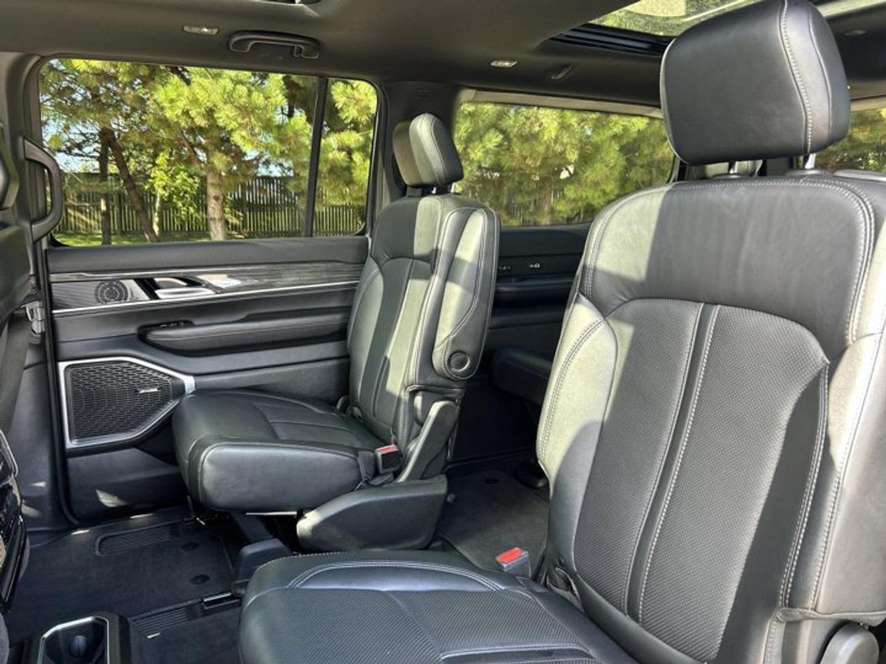 2022 Jeep Wagoneer Series I 4x4 | One Owner | No Accidents | Leather Seats Photo