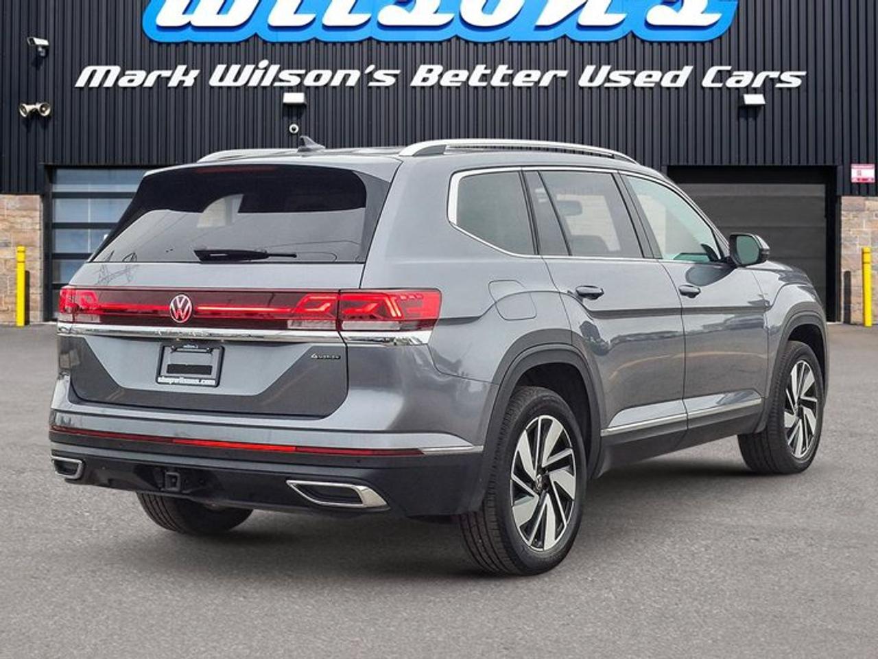 2024 Volkswagen Atlas Highline AWD | Leather | Sunroof | Nav | Harman Kardon Audio | Cooled + Heated Seats | ACC and More! Photo4