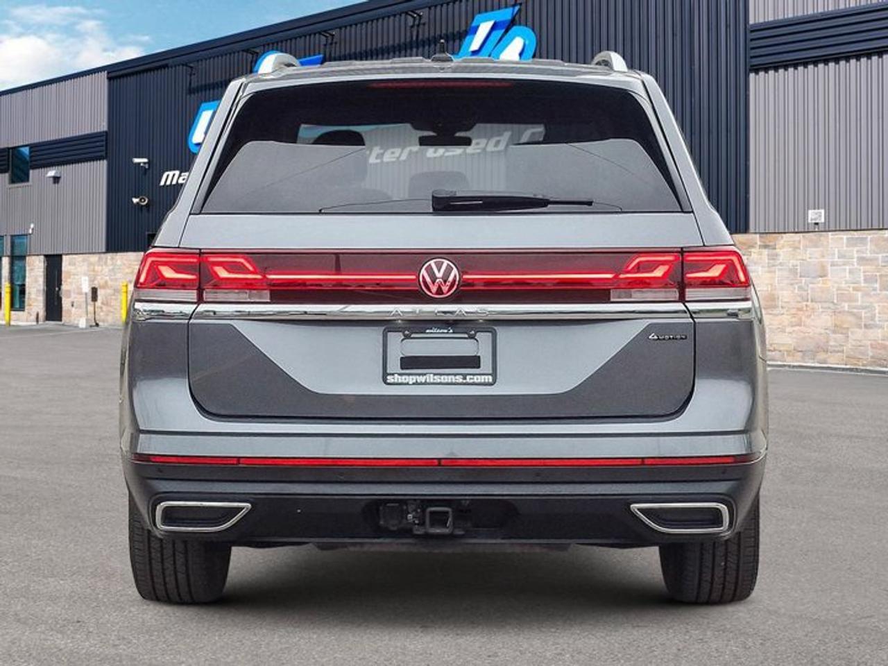 2024 Volkswagen Atlas Highline AWD | Leather | Sunroof | Nav | Harman Kardon Audio | Cooled + Heated Seats | ACC and More! Photo3
