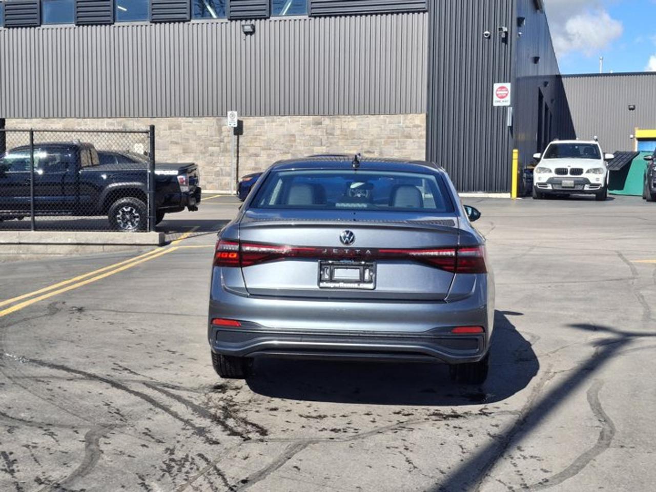 2025 Volkswagen Jetta Comfortline | Leather | Heated Seats + Steering | Remote Start | Blind Spot | and More ! Photo