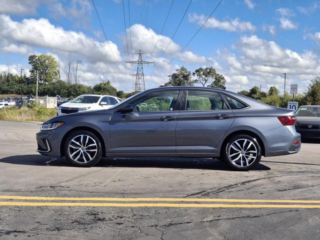 2025 Volkswagen Jetta Comfortline | Leather | Heated Seats + Steering | Remote Start | Blind Spot | and More ! Photo