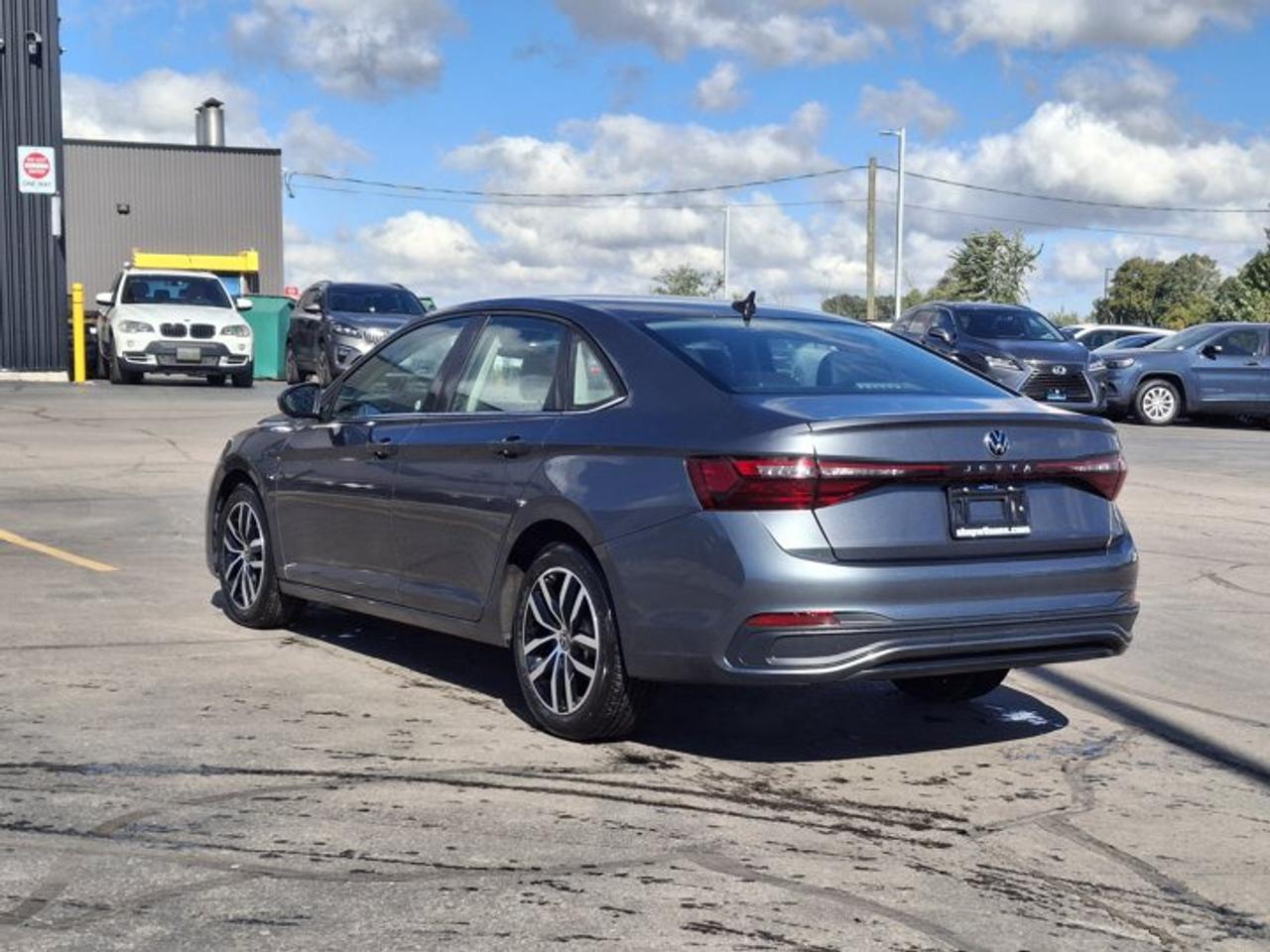 2025 Volkswagen Jetta Comfortline | Leather | Heated Seats + Steering | Remote Start | Blind Spot | and More ! Photo