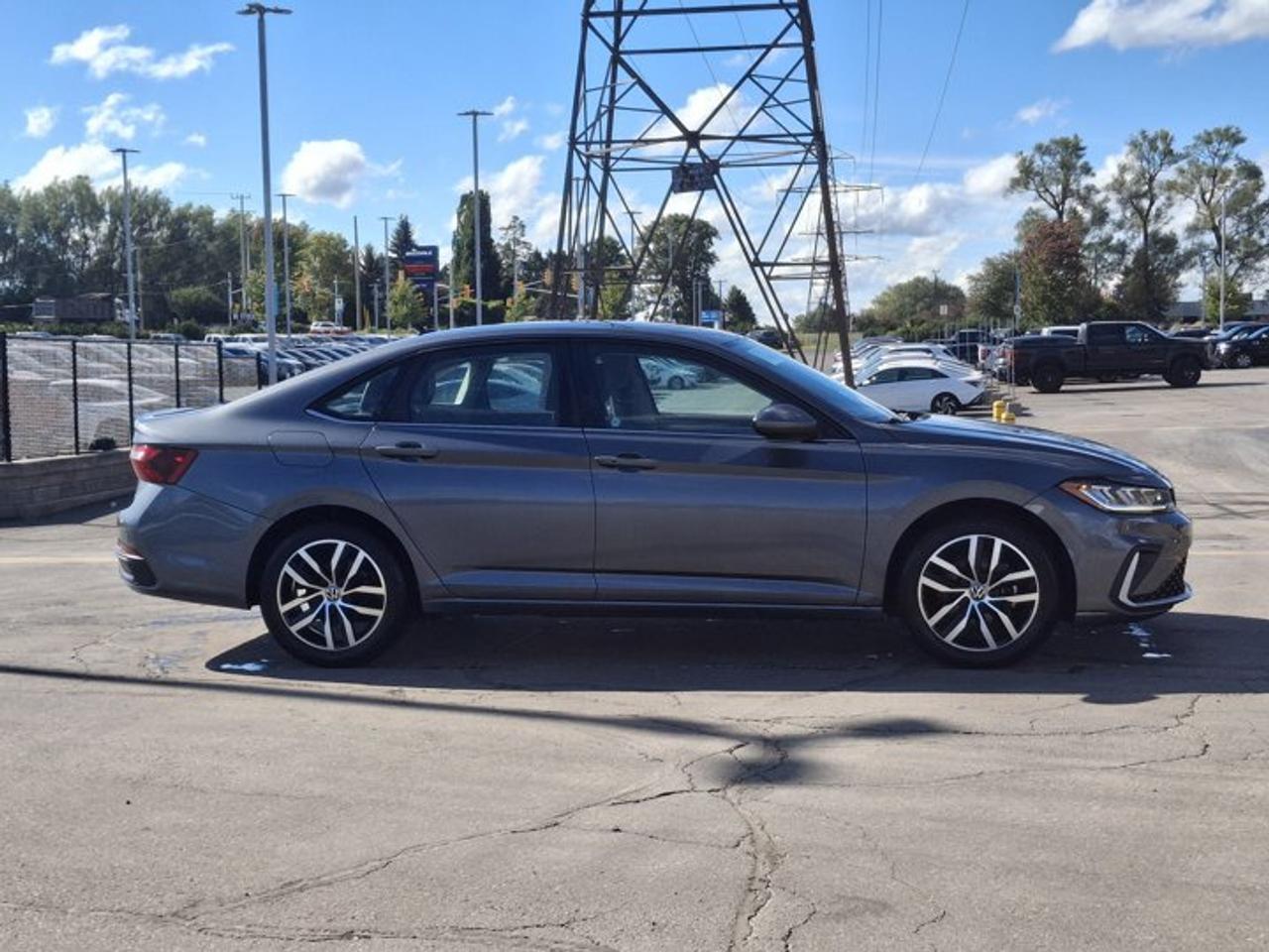 2025 Volkswagen Jetta Comfortline | Leather | Heated Seats + Steering | Remote Start | Blind Spot | and More ! Photo