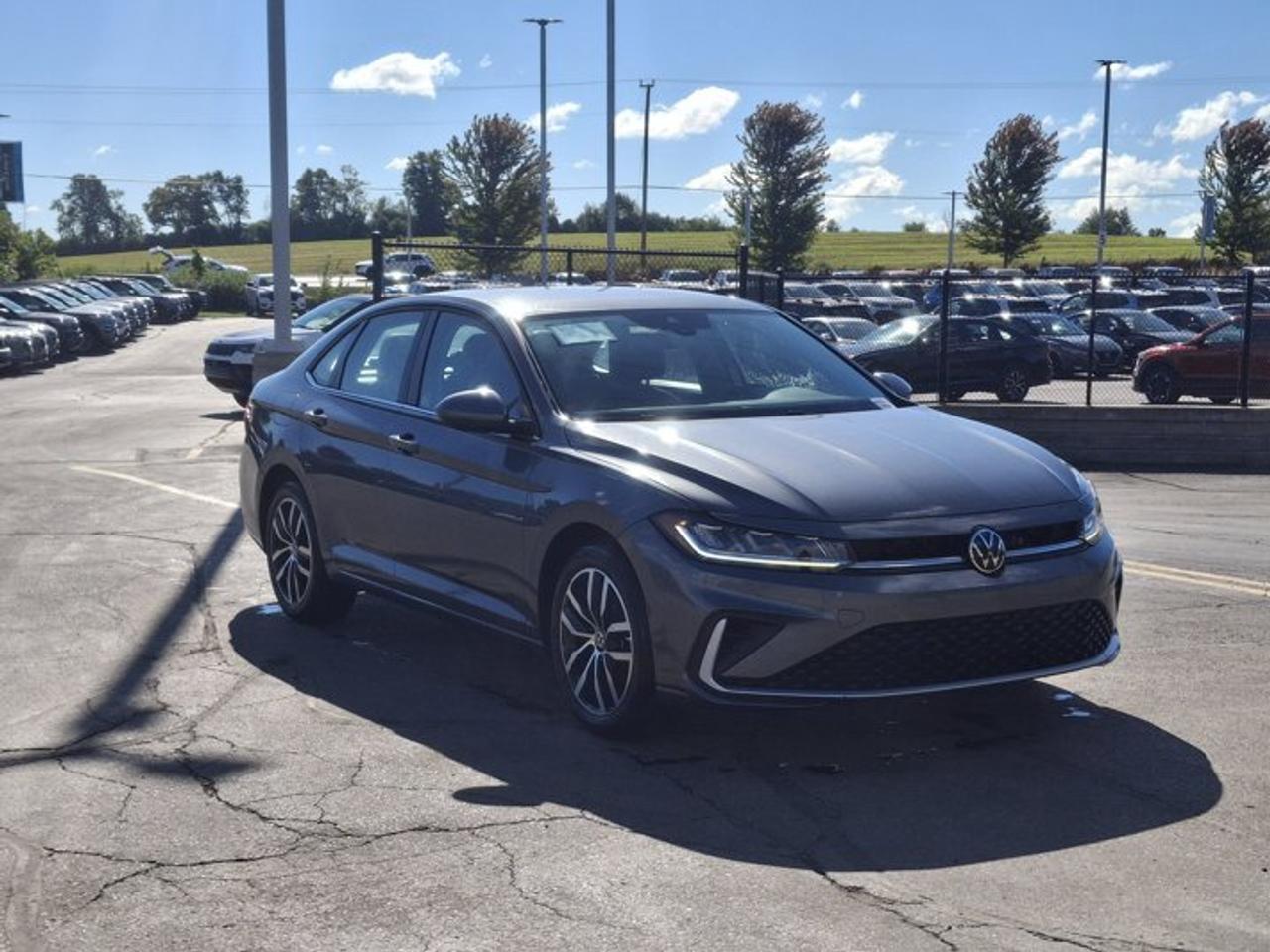 2025 Volkswagen Jetta Comfortline | Leather | Heated Seats + Steering | Remote Start | Blind Spot | and More ! Photo