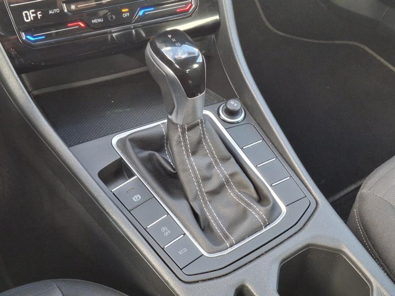 2025 Volkswagen Jetta Trendline | Htd Seats + Steering | CarPlay + Android | Blind Spot | Alloy Wheels | Rear Cam & More ! Photo