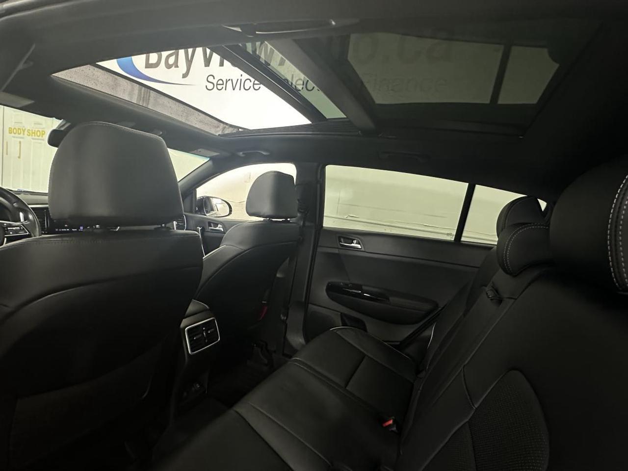 2022 Kia Sportage SX/AWD/PANOROOF/LEATHER/NAVI/ONLY 56KM/1 OWNER! Photo