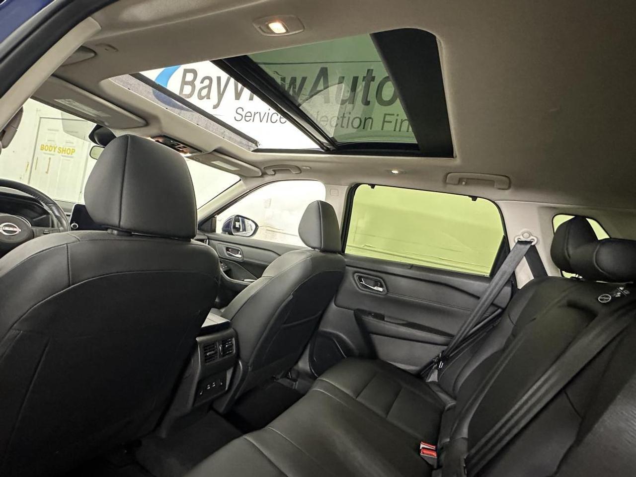 2024 Nissan Rogue SV Moonroof SV PREMIUM/LEATHER/PANOROOF/PWR GATE/OFF 1 OWNER LEASE! Photo