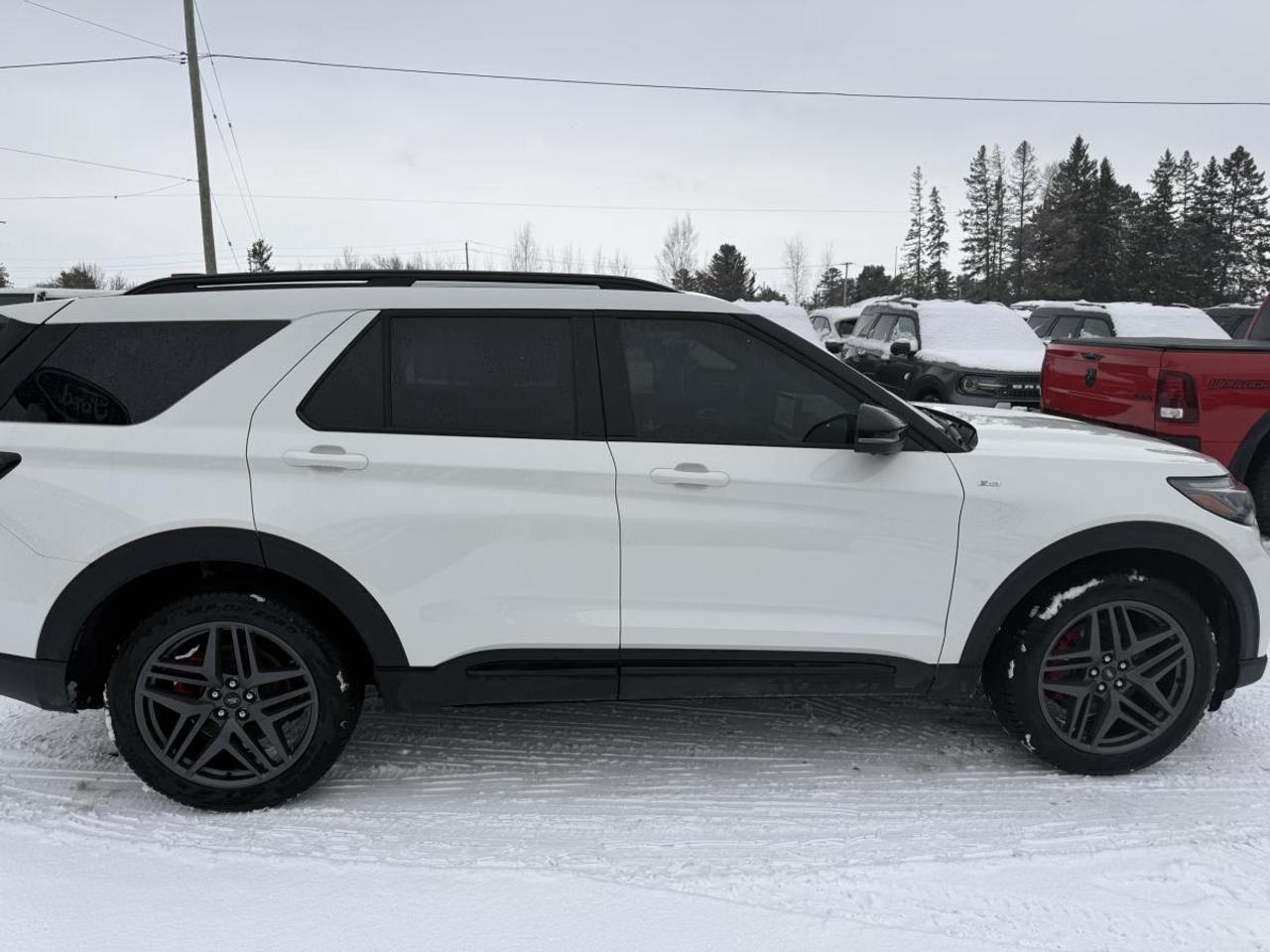 2025 Ford Explorer ST-Line Photo4