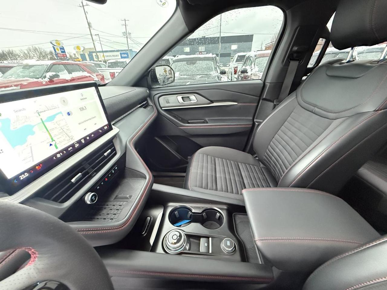 2025 Ford Explorer ST-Line Photo