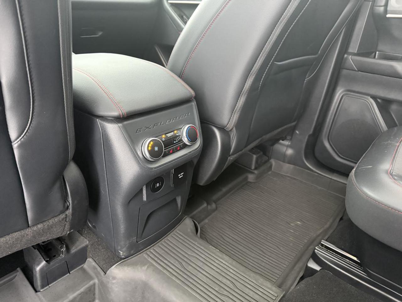 2025 Ford Explorer ST-Line Photo