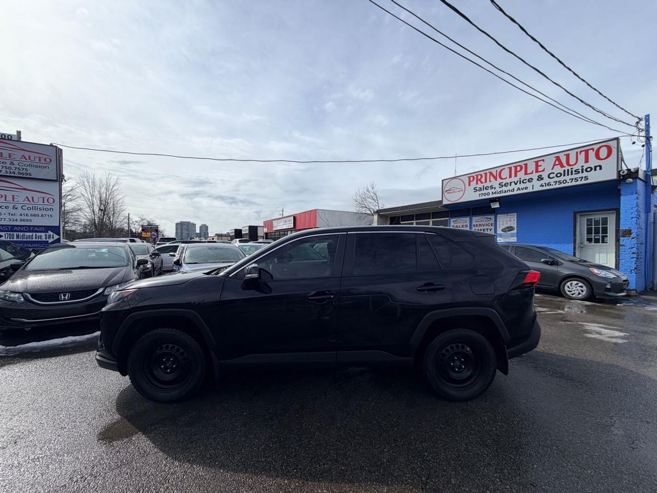 2022 Toyota RAV4 LE Photo2