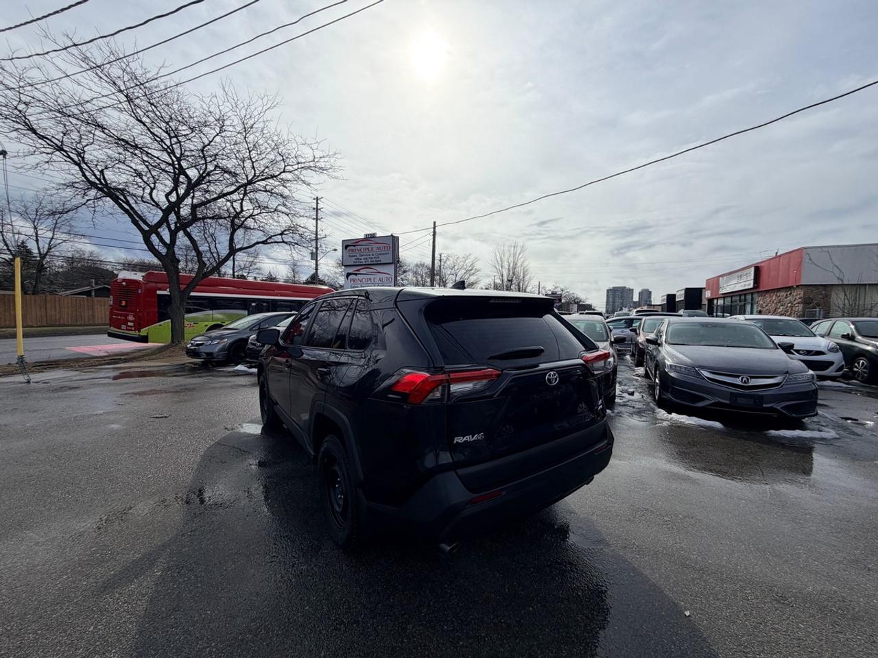 2022 Toyota RAV4 LE Photo