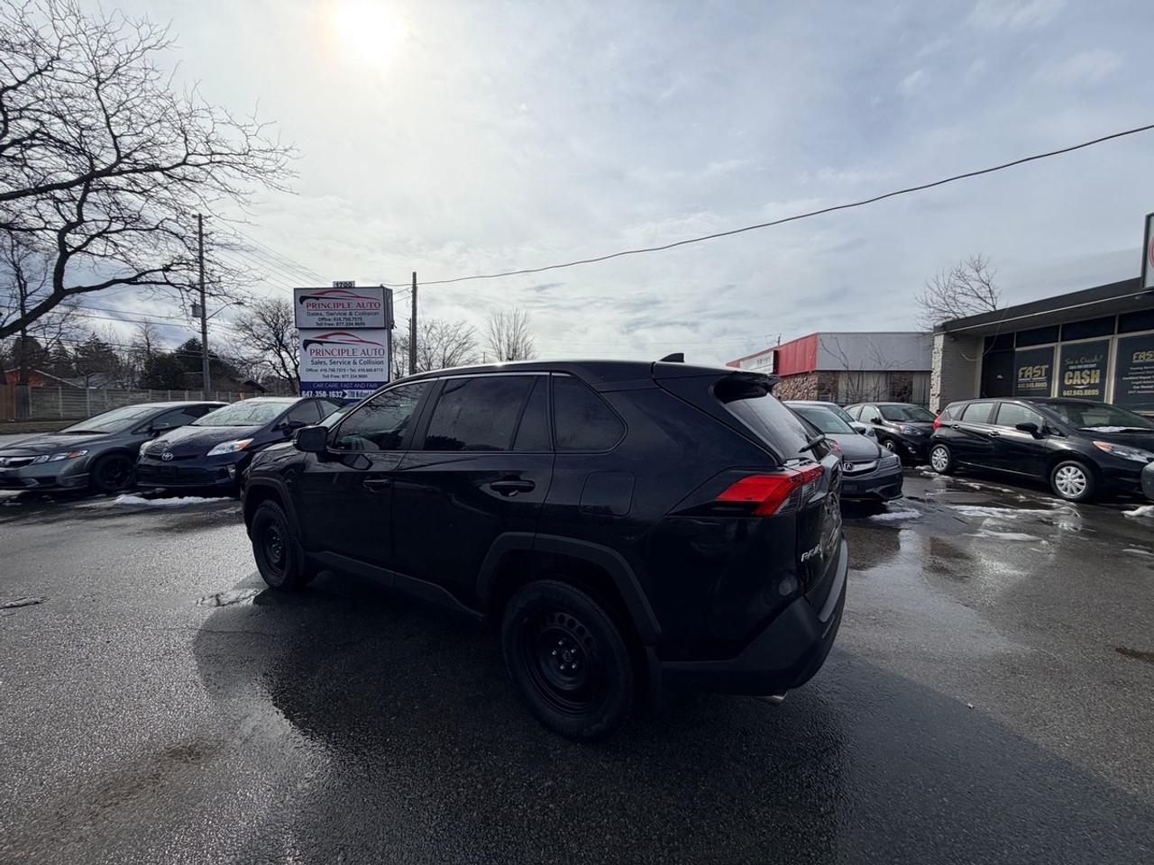 2022 Toyota RAV4 LE Photo3