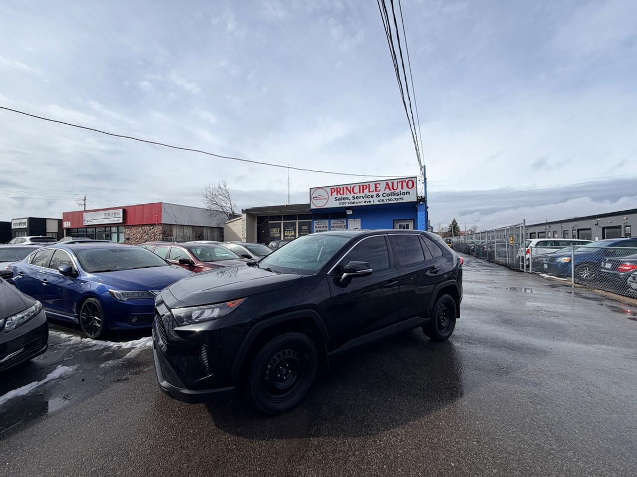 2022 Toyota RAV4 LE Photo5