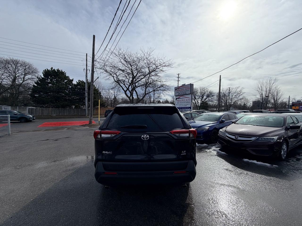 2022 Toyota RAV4 LE Photo