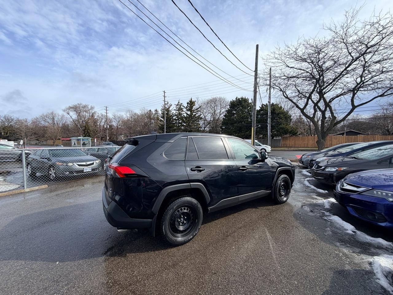 2022 Toyota RAV4 LE Photo