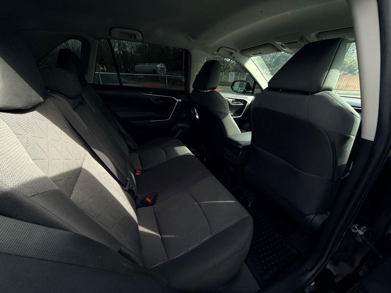 2022 Toyota RAV4 LE Photo