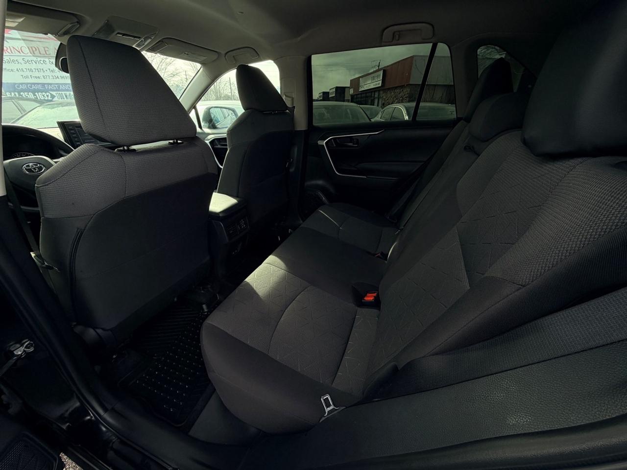 2022 Toyota RAV4 LE Photo