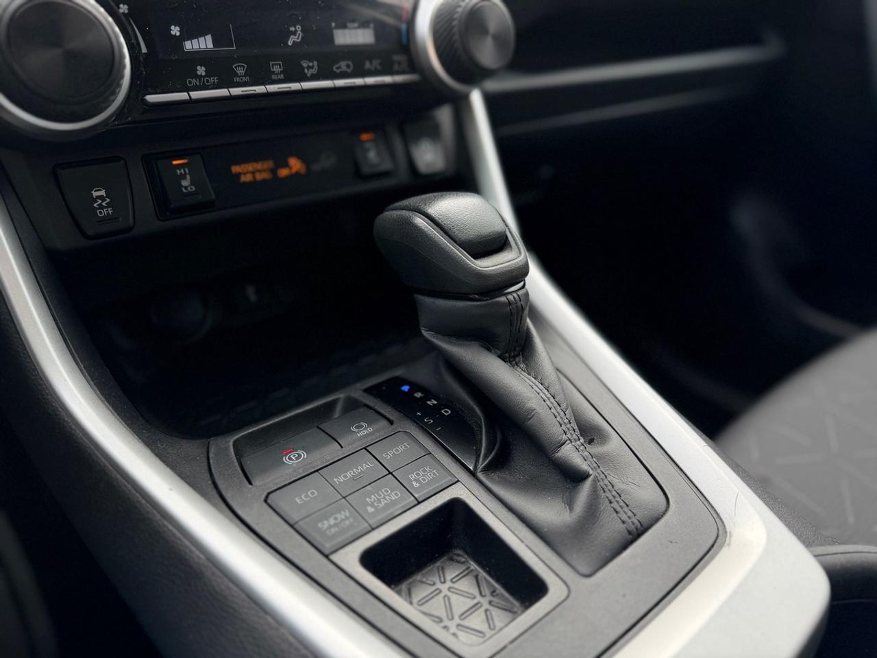 2022 Toyota RAV4 LE Photo