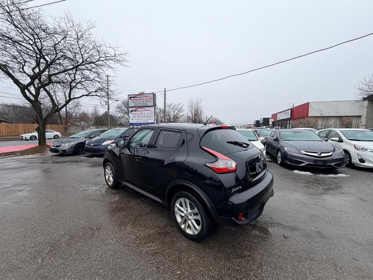 2016 Nissan Juke SV Photo3