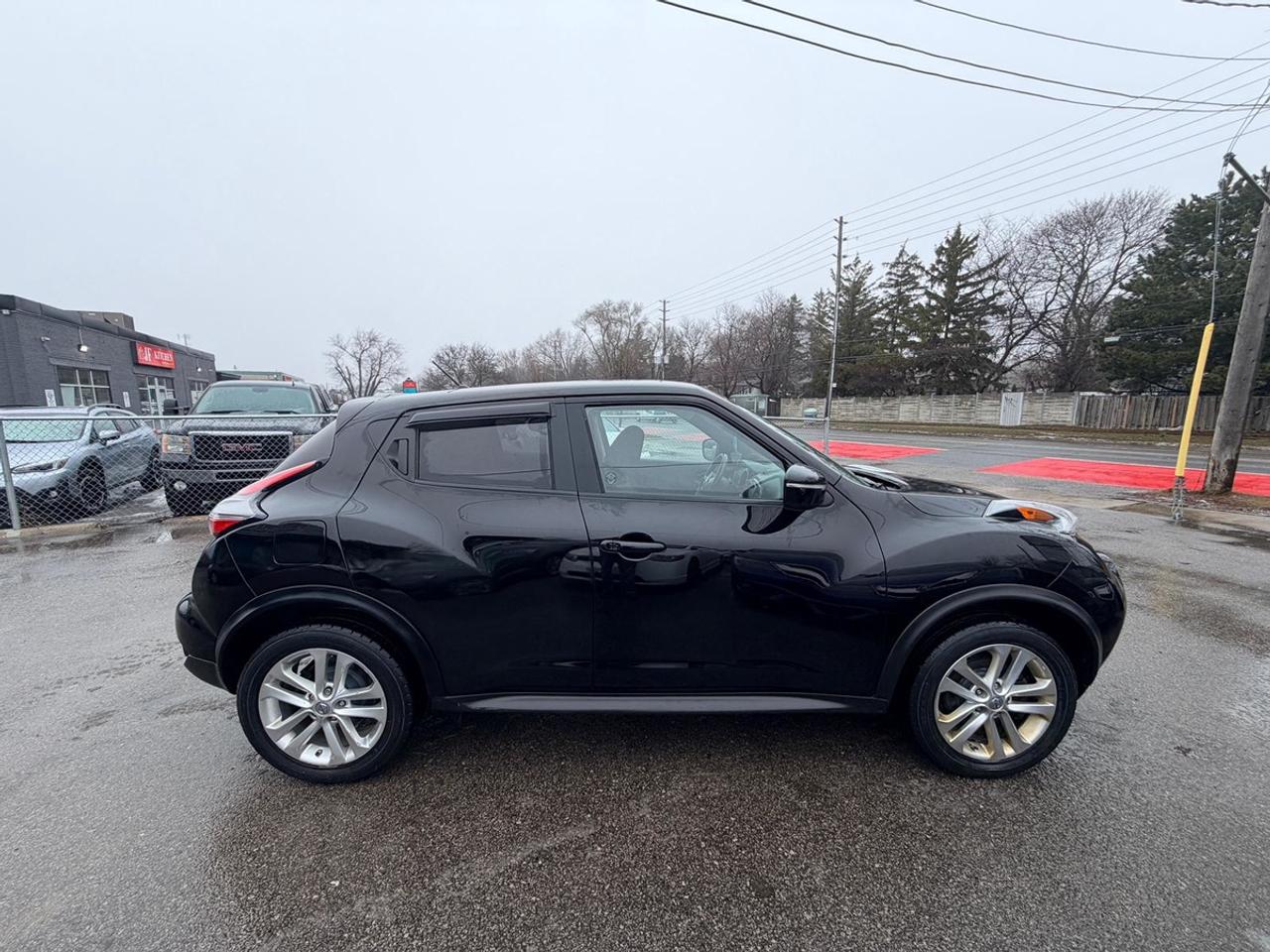 2016 Nissan Juke SV Photo