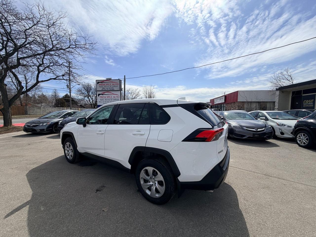 2023 Toyota RAV4 LE Photo