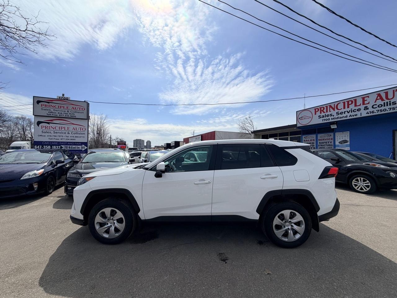 2023 Toyota RAV4 LE Photo