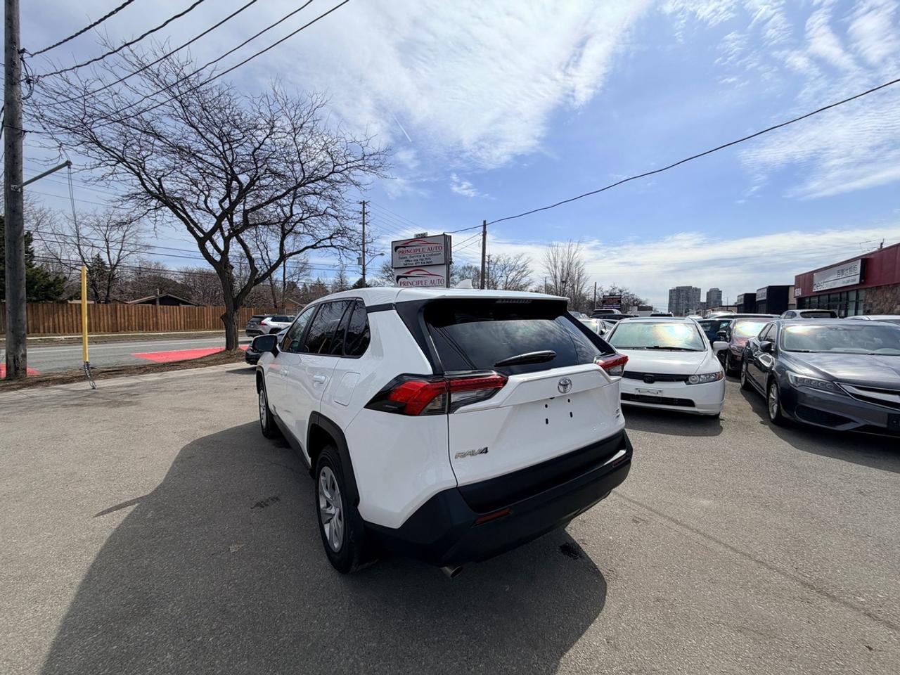 2023 Toyota RAV4 LE Photo