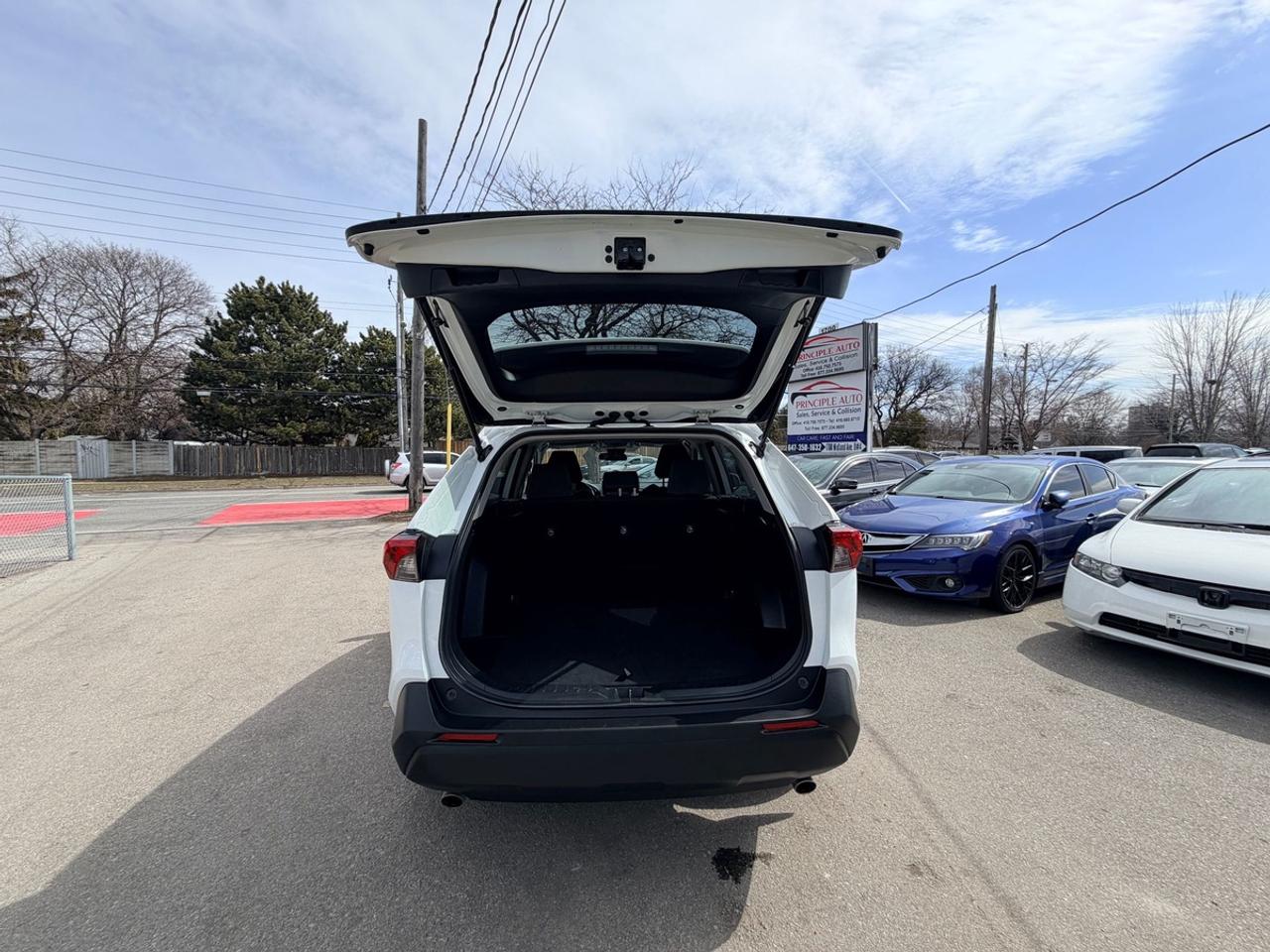 2023 Toyota RAV4 LE Photo
