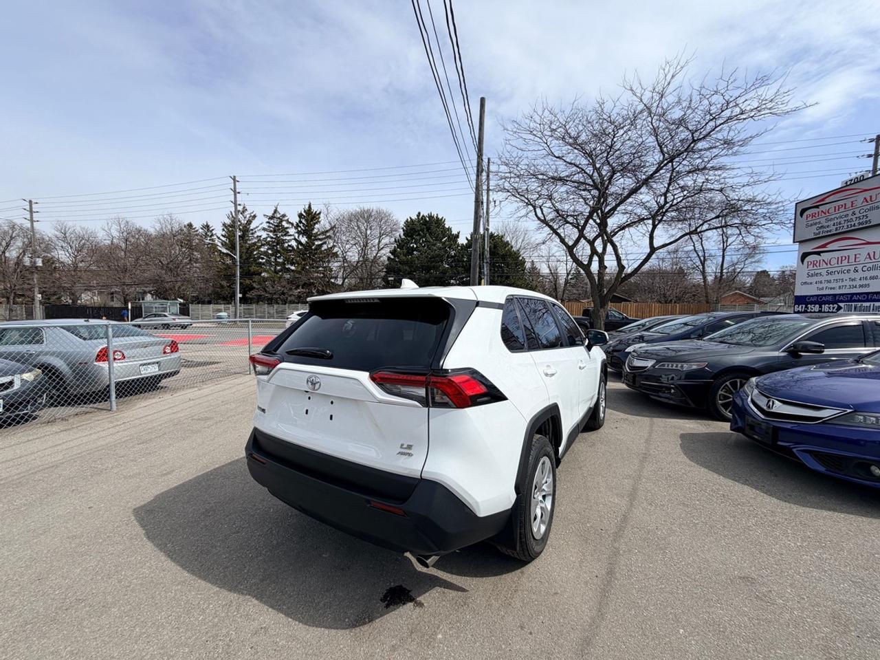 2023 Toyota RAV4 LE Photo