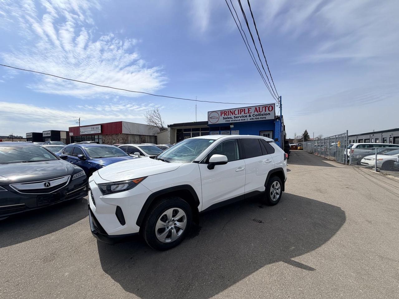 2023 Toyota RAV4 LE Photo1