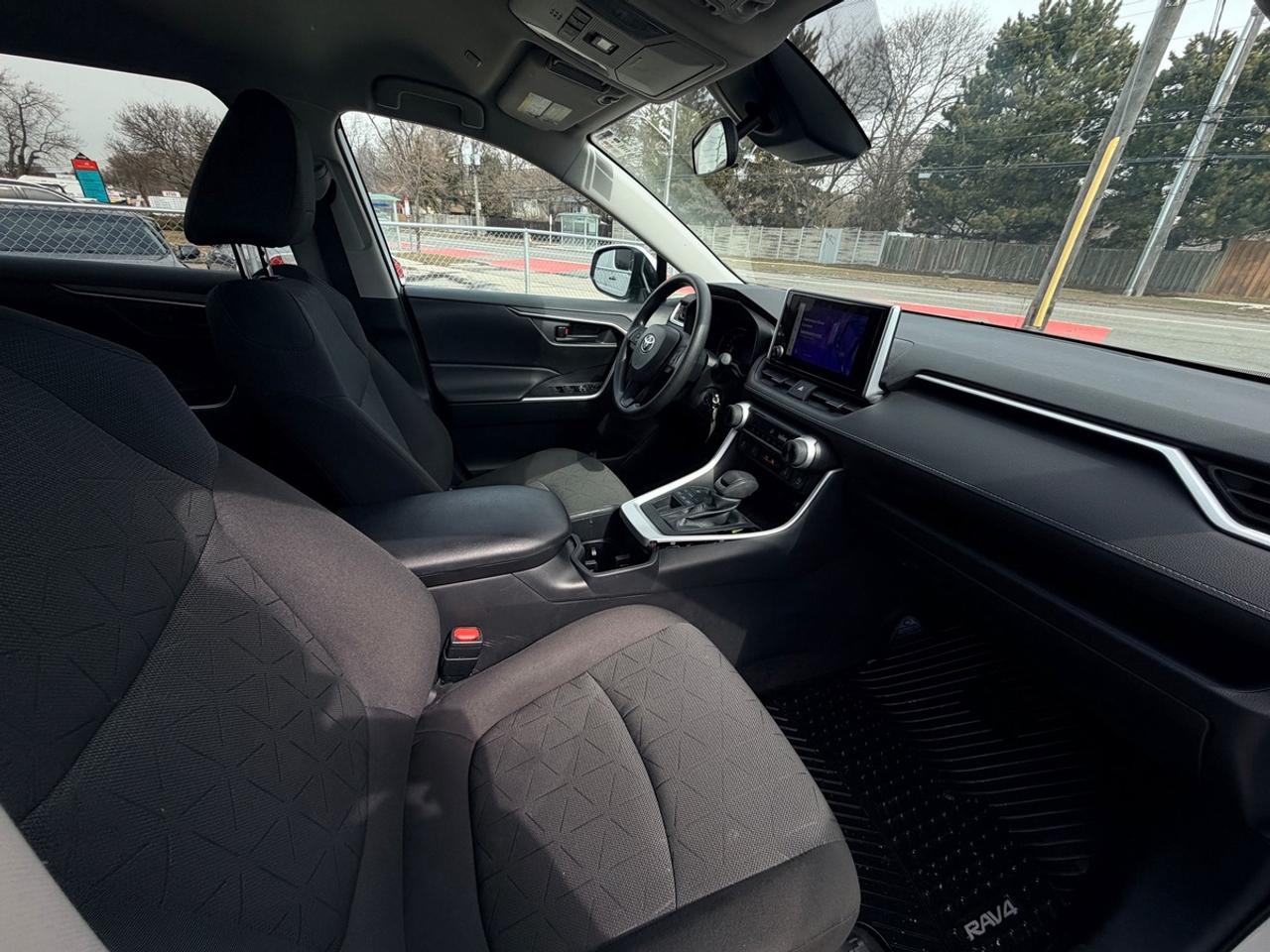 2023 Toyota RAV4 LE Photo