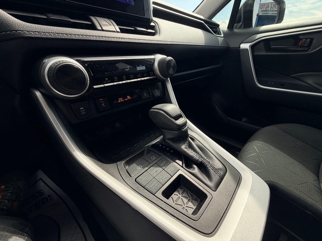 2023 Toyota RAV4 LE Photo