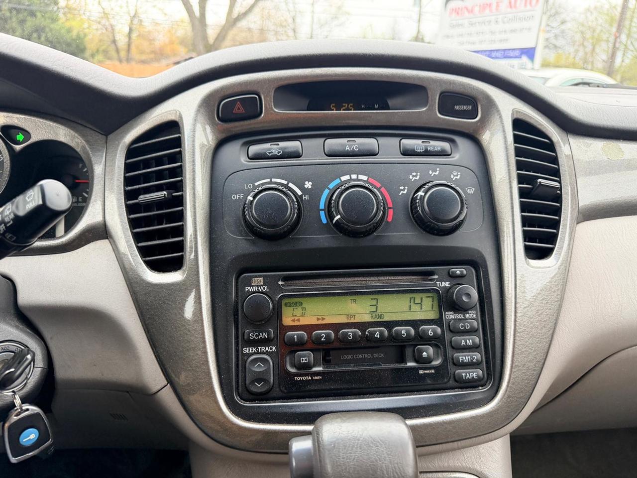 2003 Toyota Highlander BASE Photo