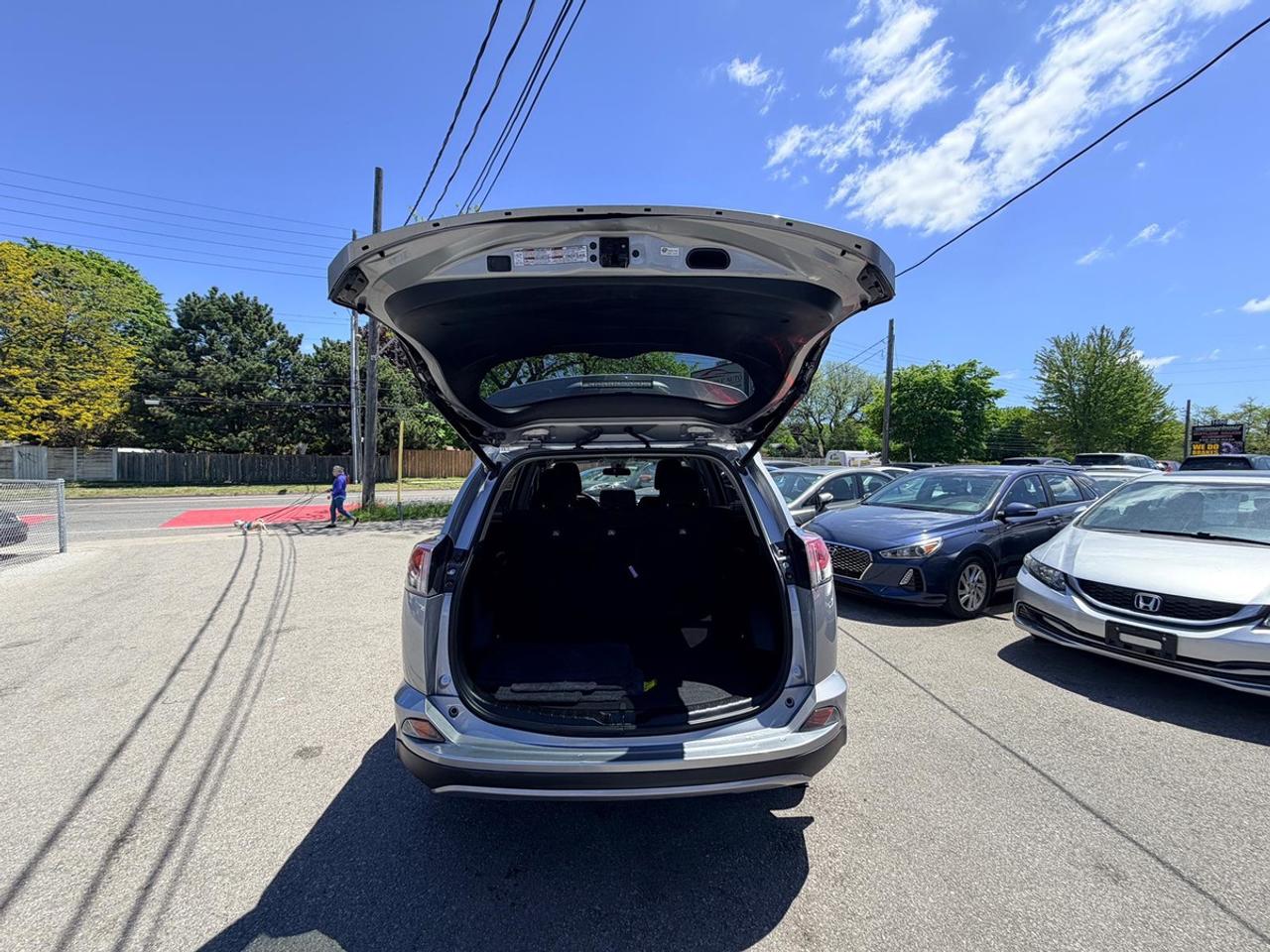 2018 Toyota RAV4 XLE Photo