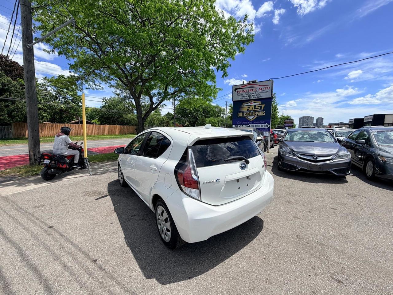 2015 Toyota Prius c Two Photo