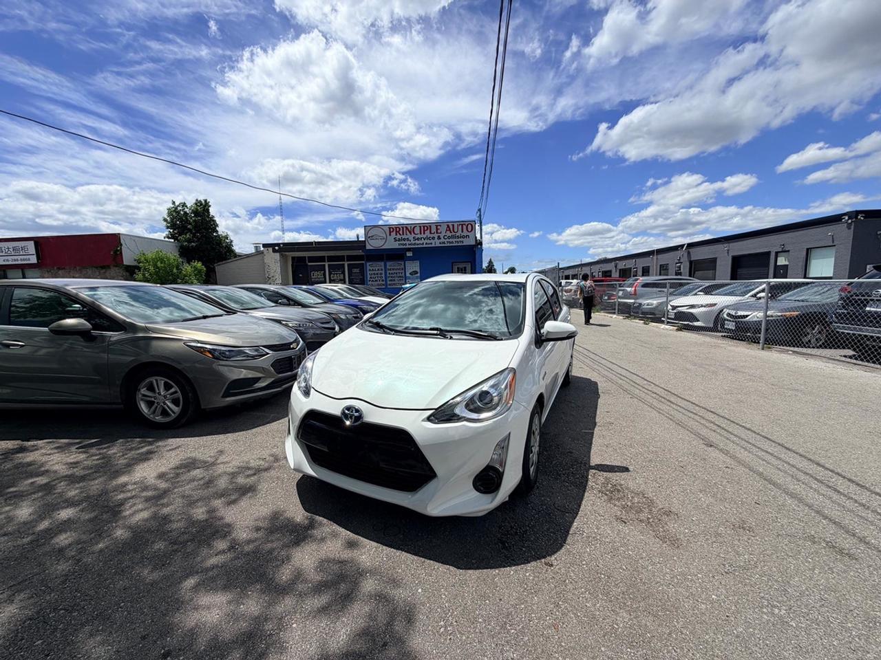 2015 Toyota Prius c Two Photo0
