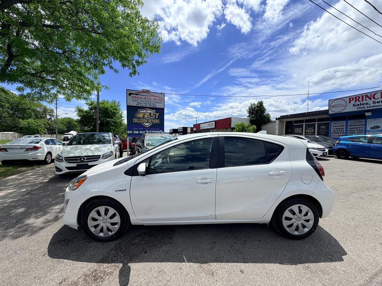 2015 Toyota Prius c Two Photo