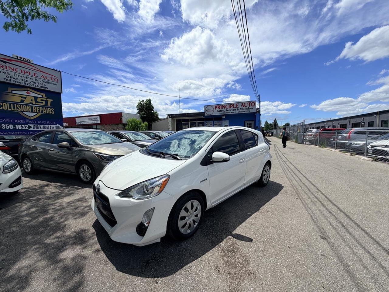 2015 Toyota Prius c Two Photo