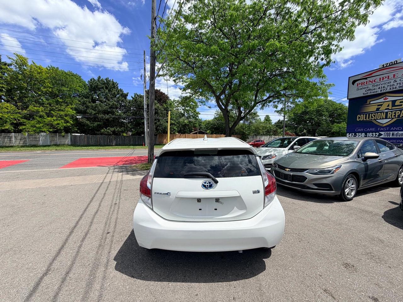 2015 Toyota Prius c Two Photo