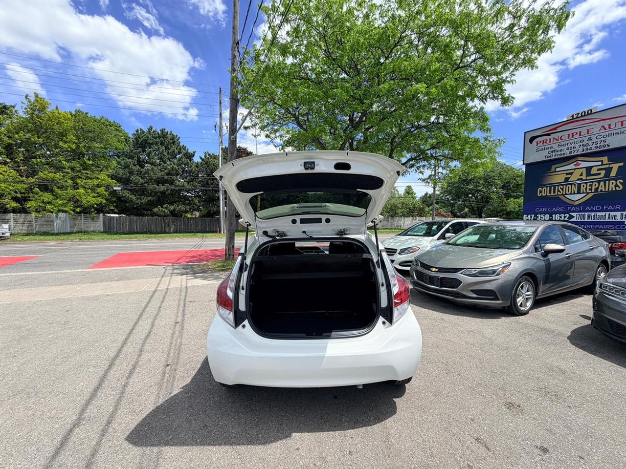 2015 Toyota Prius c Two Photo