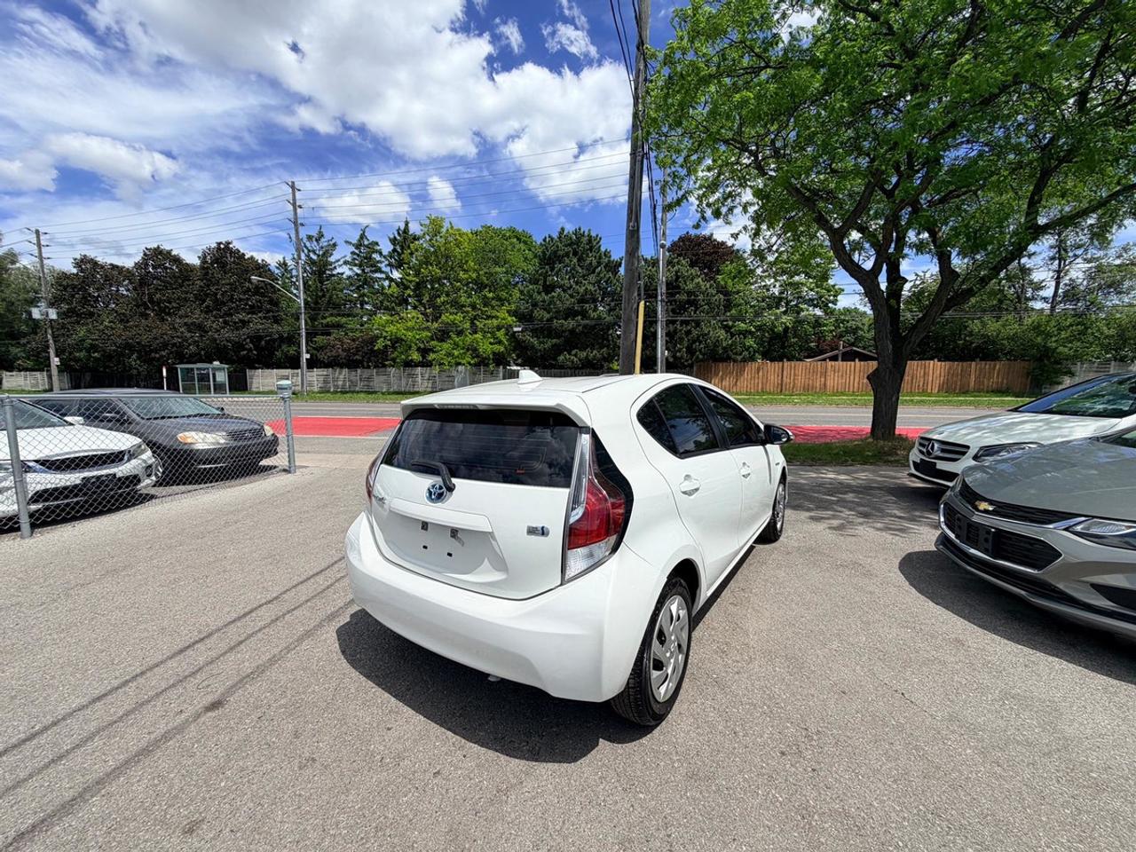 2015 Toyota Prius c Two Photo