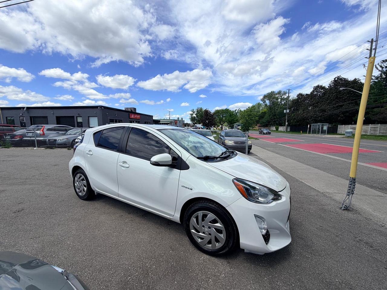 2015 Toyota Prius c Two Photo