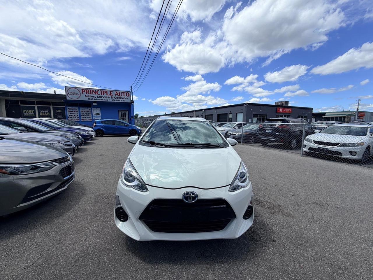 2015 Toyota Prius c Two Photo