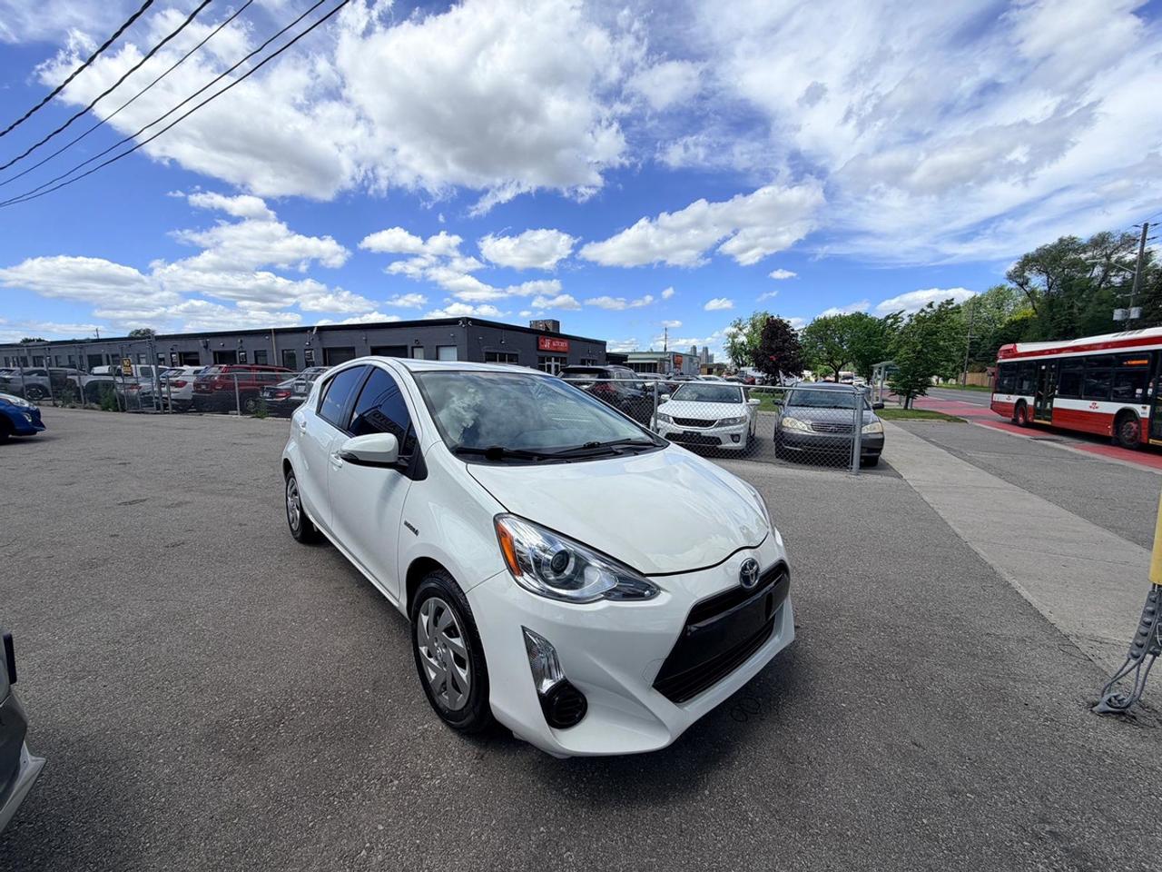 2015 Toyota Prius c Two Photo