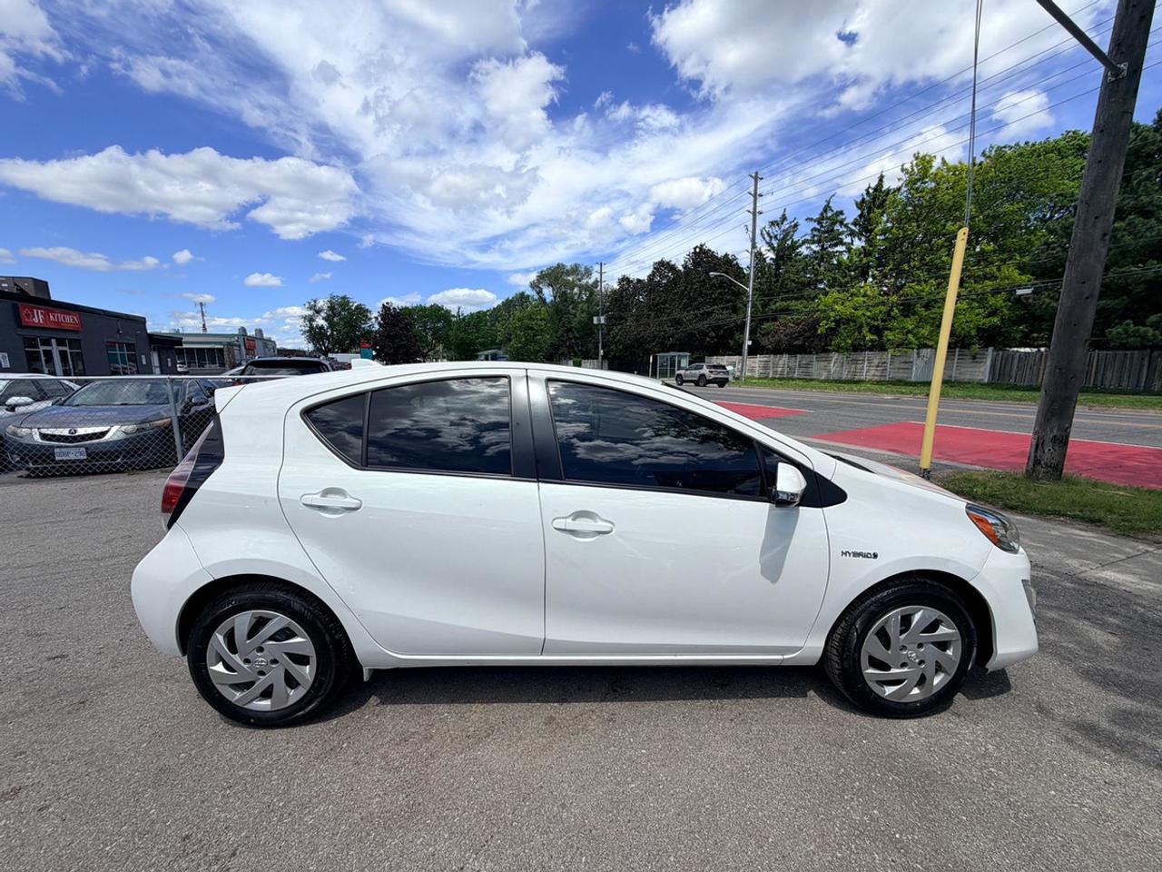 2015 Toyota Prius c Two Photo