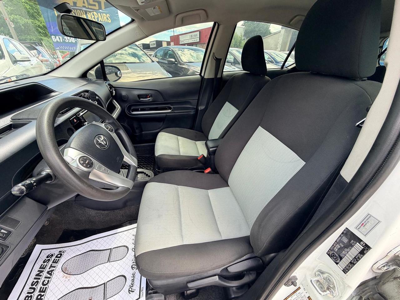 2015 Toyota Prius c Two Photo