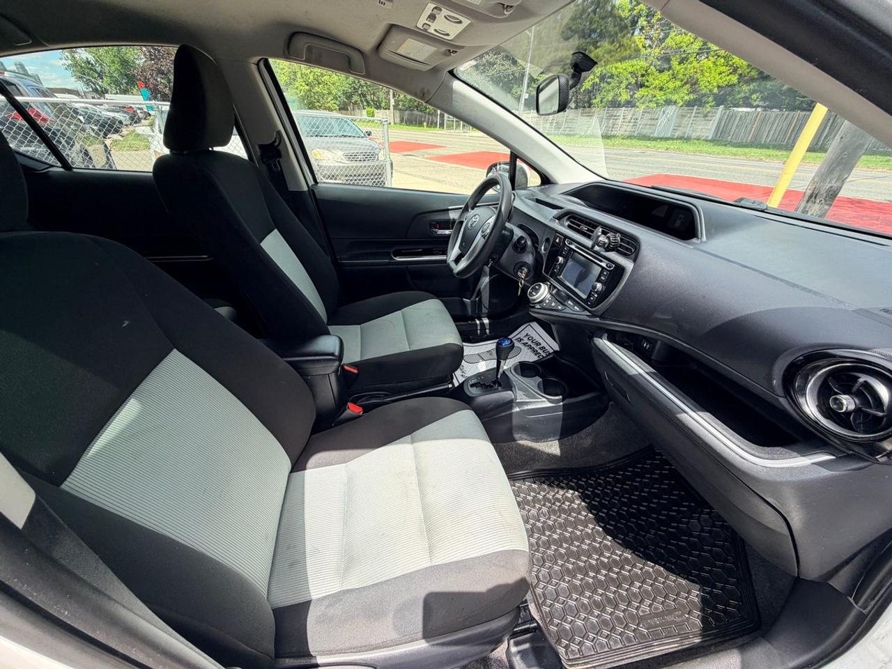 2015 Toyota Prius c Two Photo